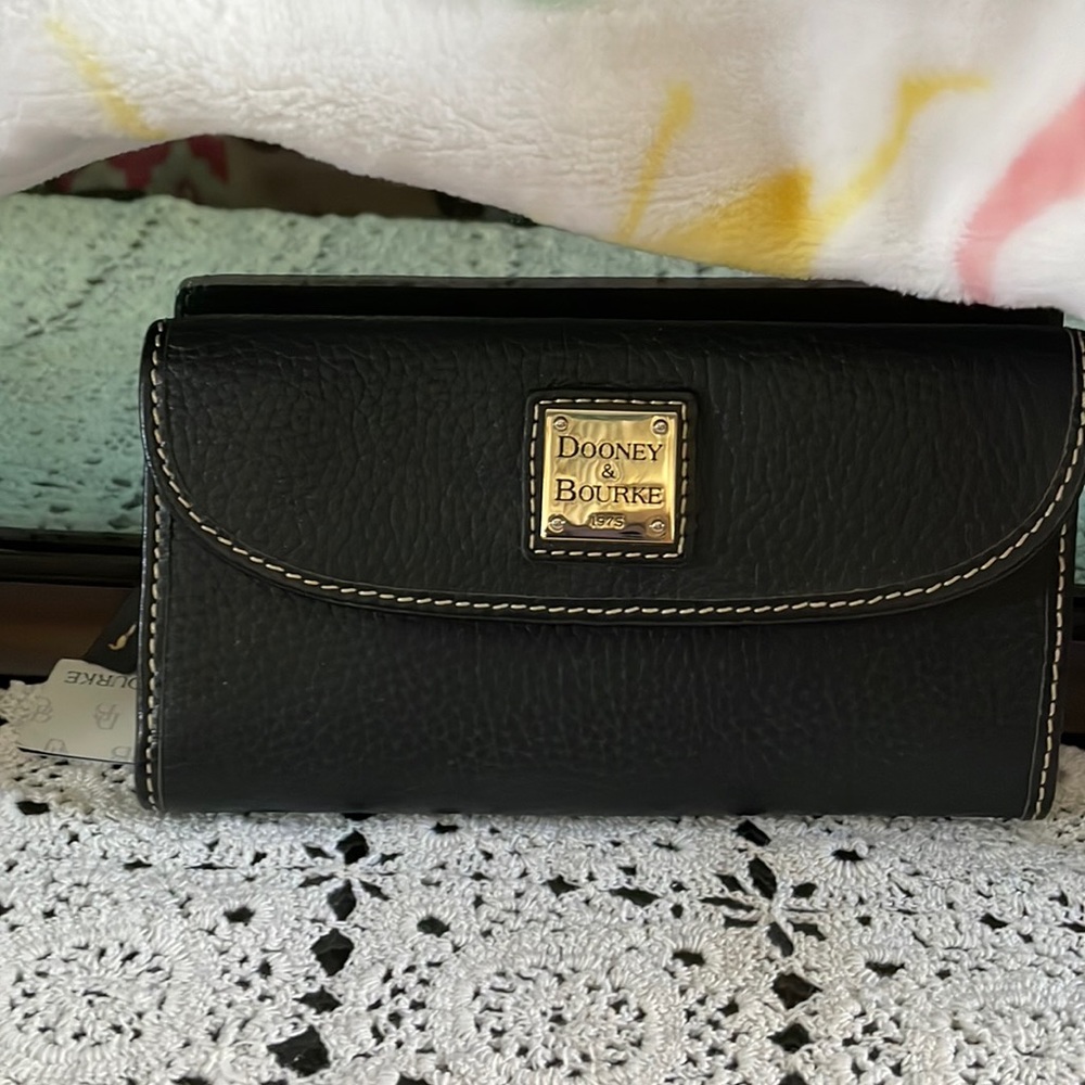 Brand new dooney and bourke wallet.. black in color